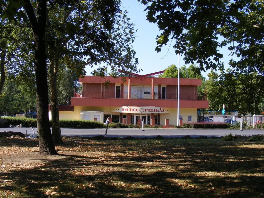 Hotel Pelikan Hódmezővásárhely Esterno foto