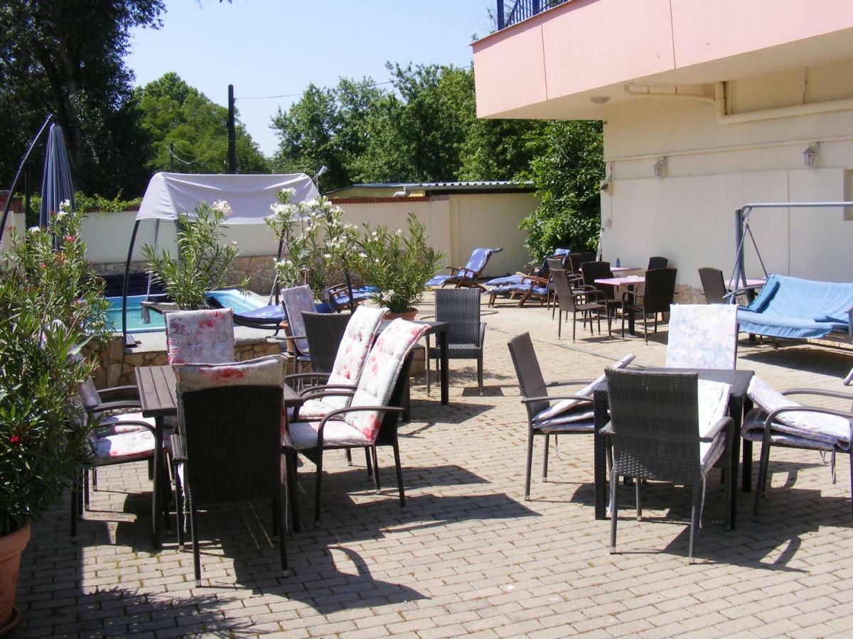 Hotel Pelikan Hódmezővásárhely Esterno foto