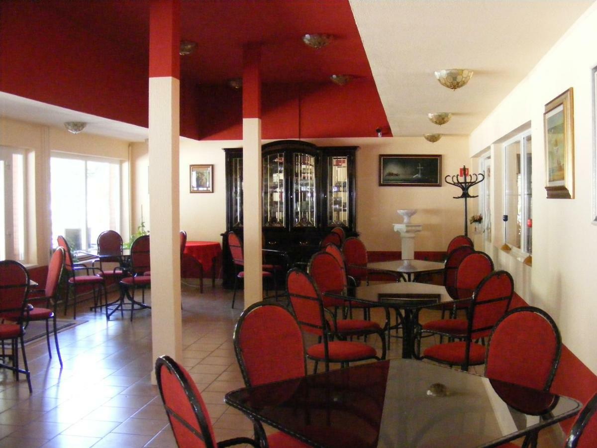Hotel Pelikan Hódmezővásárhely Esterno foto
