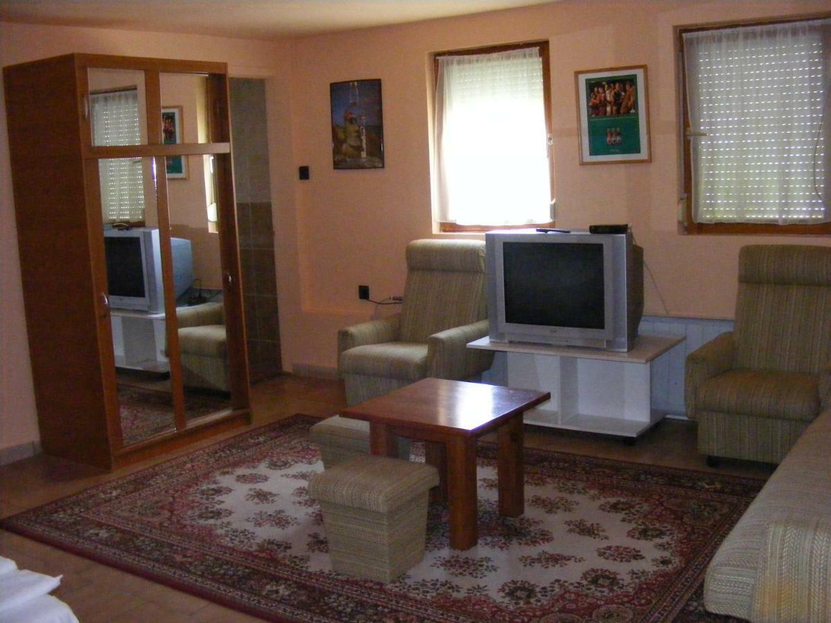 Hotel Pelikan Hódmezővásárhely Esterno foto